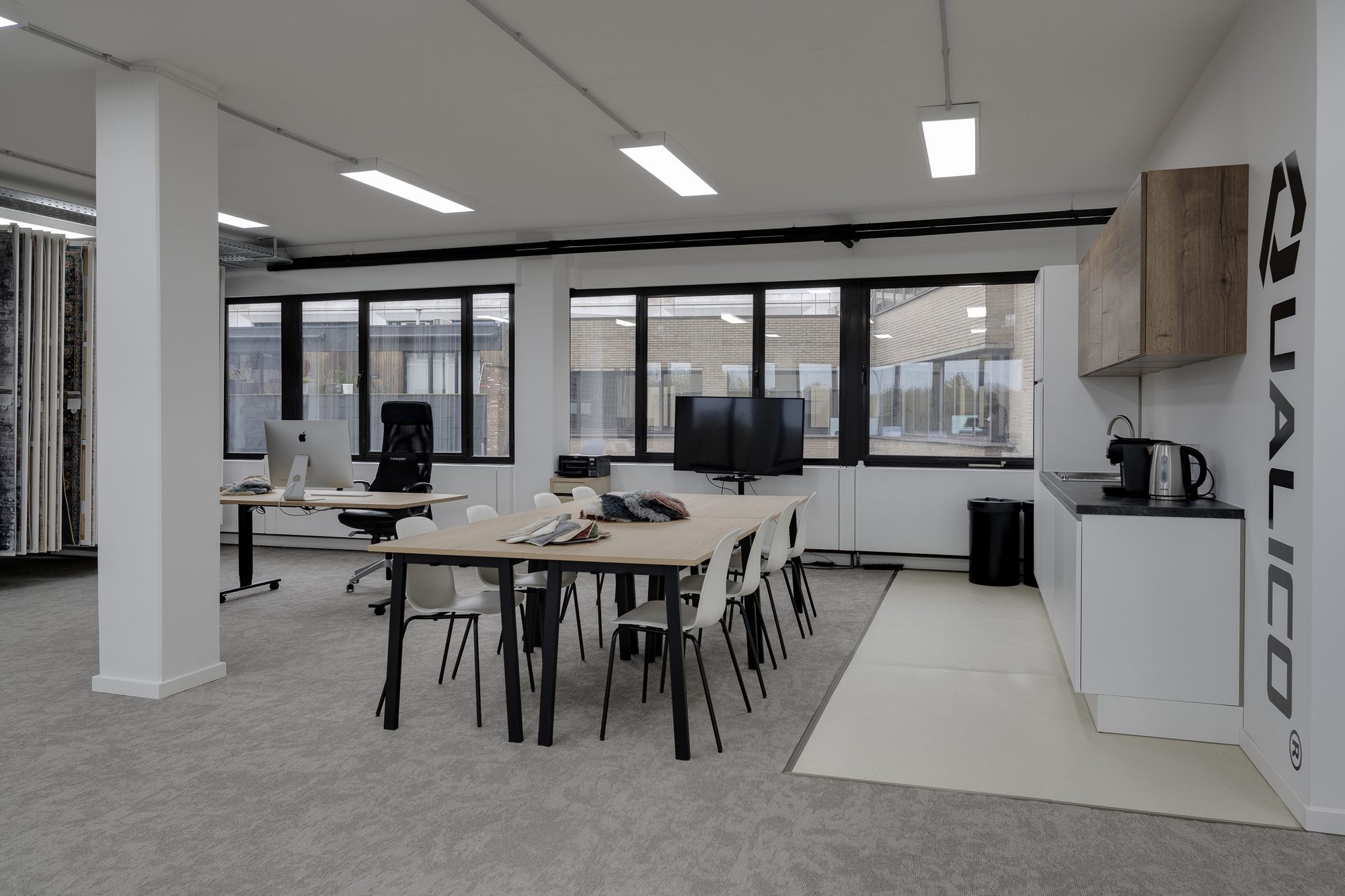 The Qualico studio: wall branding, workstations and material samples