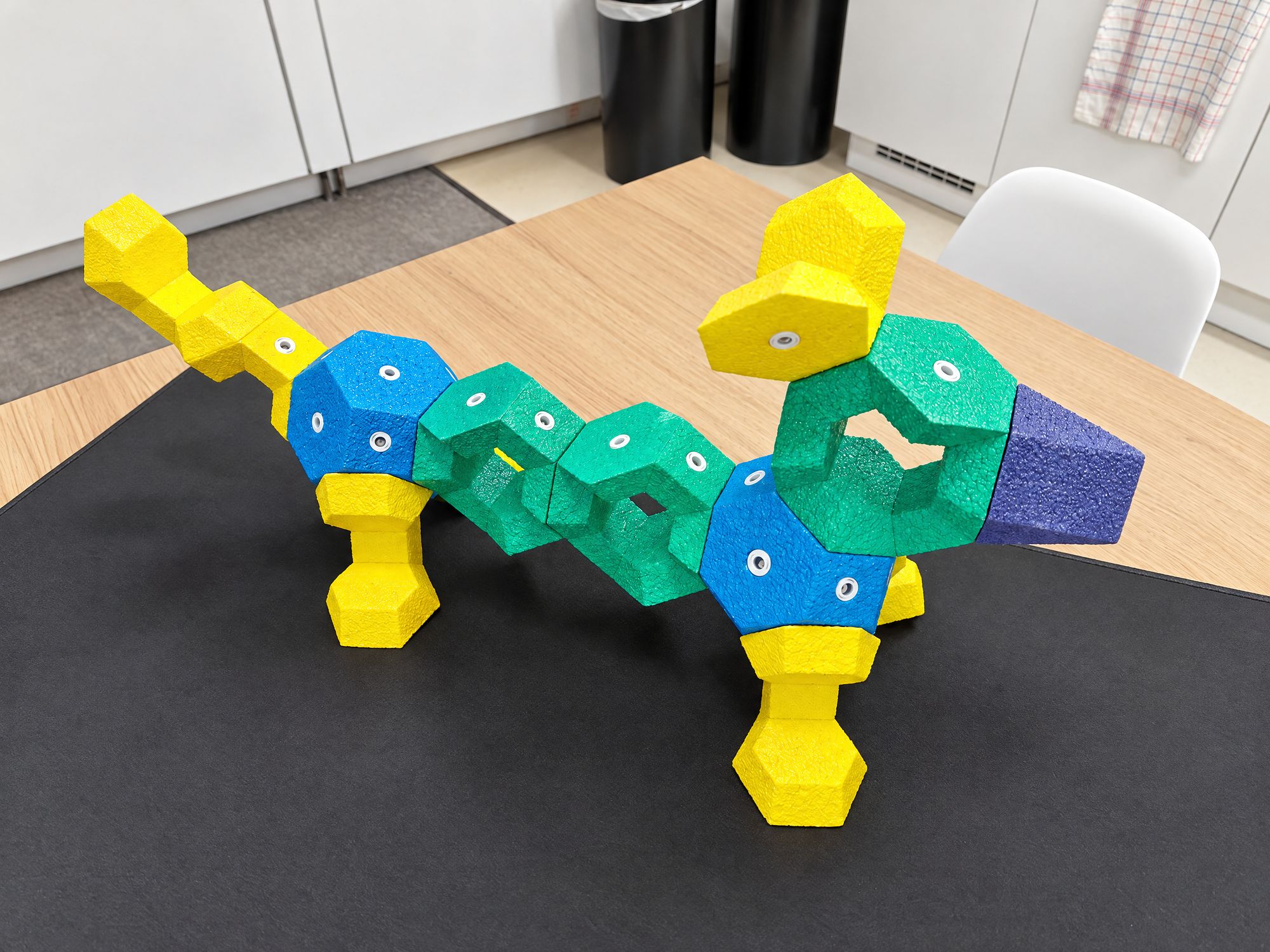 A colourful Bauwee dinosaur build